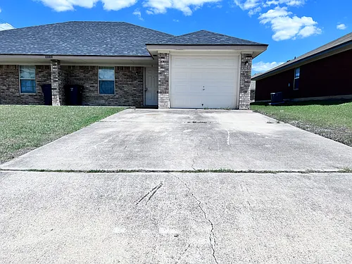 3800 Uvalde Dr #B Photo 1