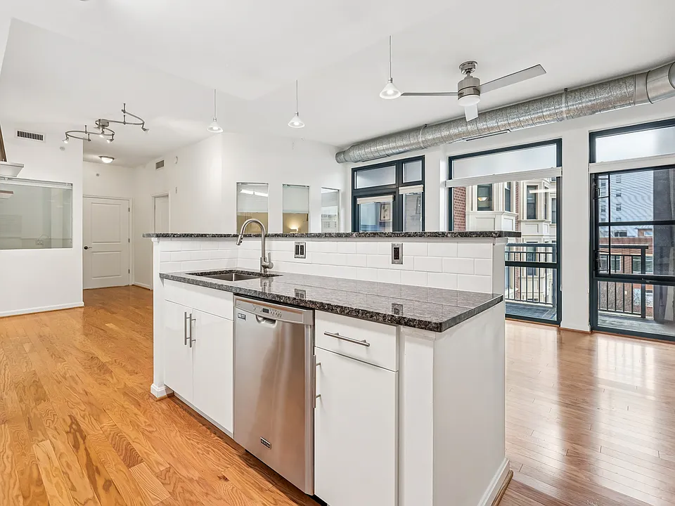 1390 Kenyon St NW #416