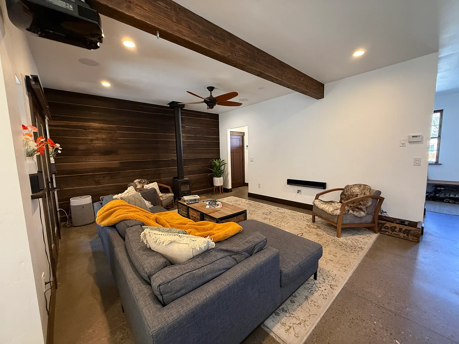3 bed, 2046 sqft, $7,500 — Photo 2