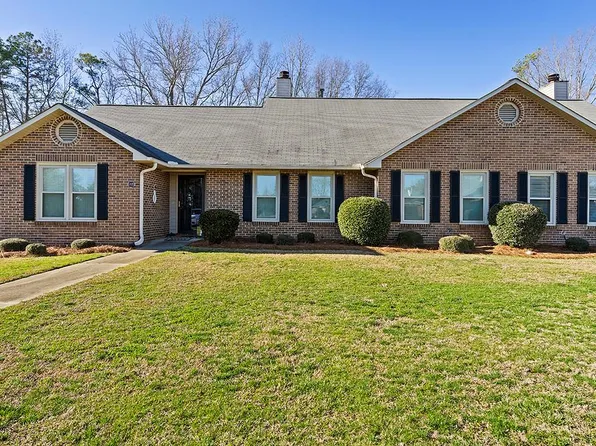 112 Heritage Blvd W, Greenwood, SC 29646