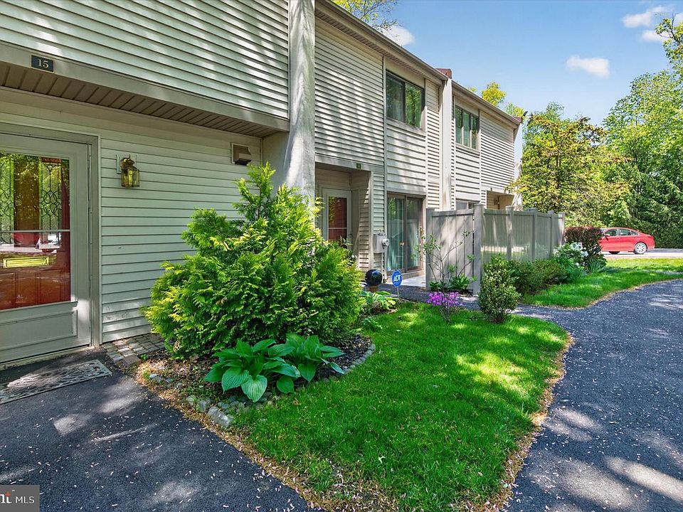 1st image of 15 Twin Brooks Dr