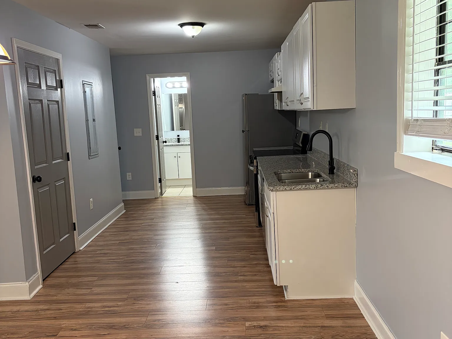 2 bed, 1000 sqft, $1,575 — Photo 2