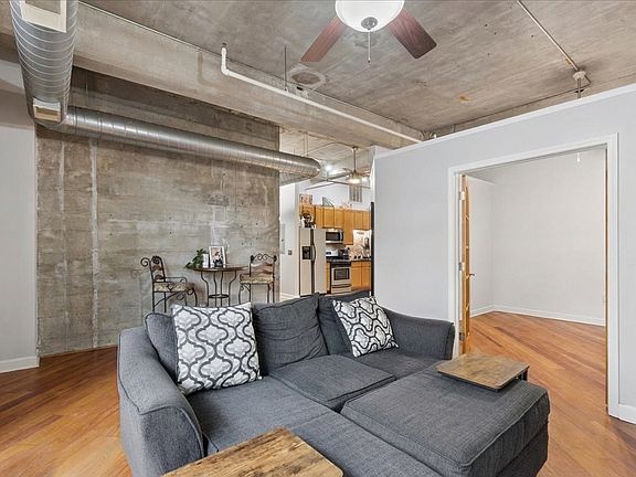 4th image of 1528 S Wabash Ave APT 403