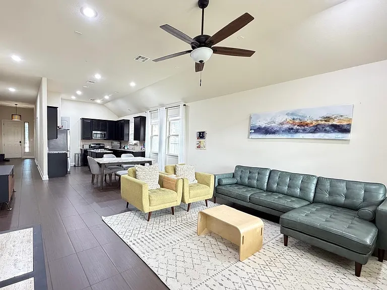 2432 Granite Hill Dr — Photo 1
