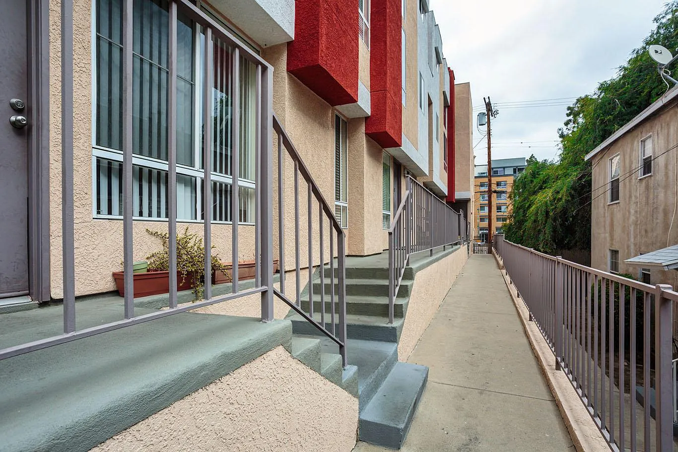 3 bed, $2,695 — Photo 2