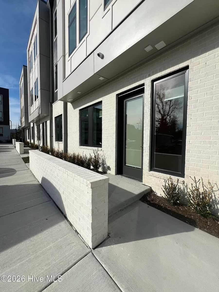 Building Photo - 1108 Castle St #112