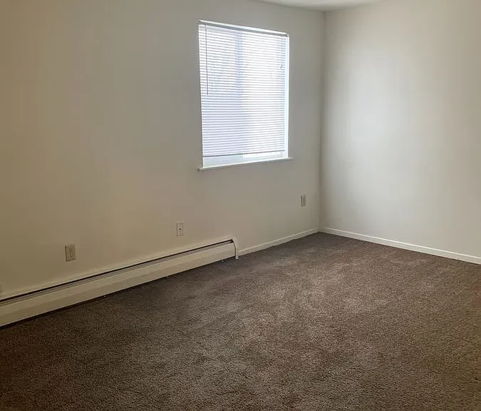 1454 W River Rd N #G — Photo 4