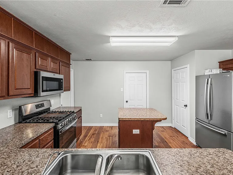 4101 Hunter Creek Dr — Photo 12