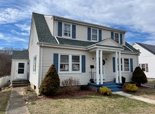 12 Avery St, Pawcatuck, CT 06379