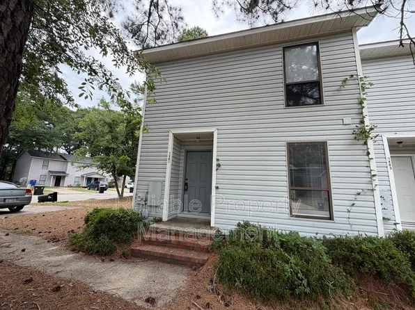1401 Tangora Ln, Fayetteville, NC 28304