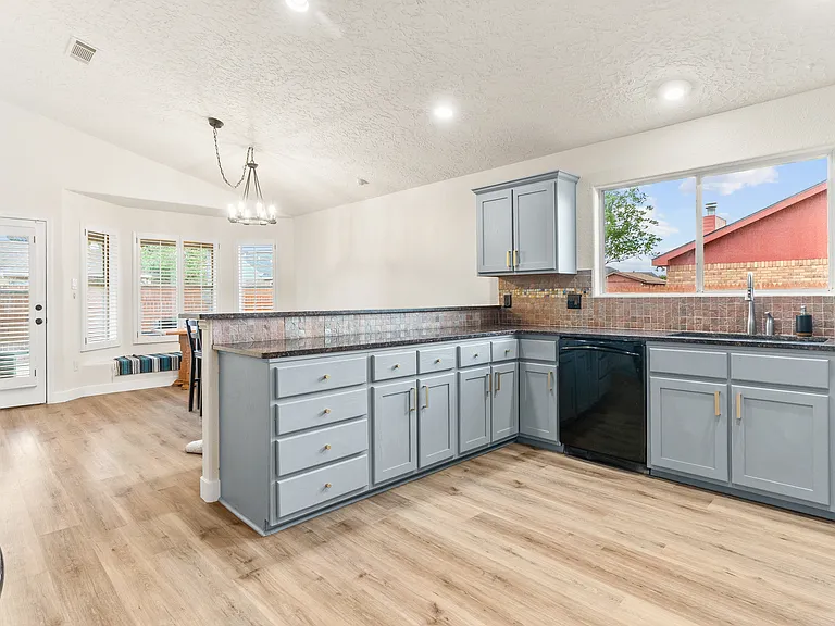 3853 Benjamin Davis Dr — Photo 8