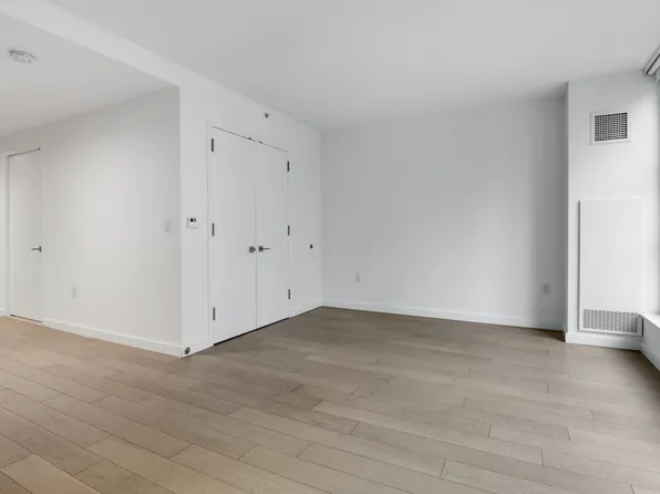 535 West 43rd Street image 3 of 23