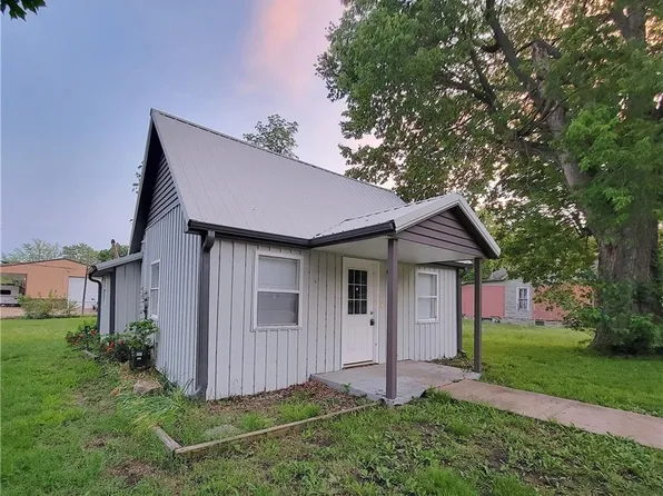 542 E 3rd Ave, Garnett, KS 66032