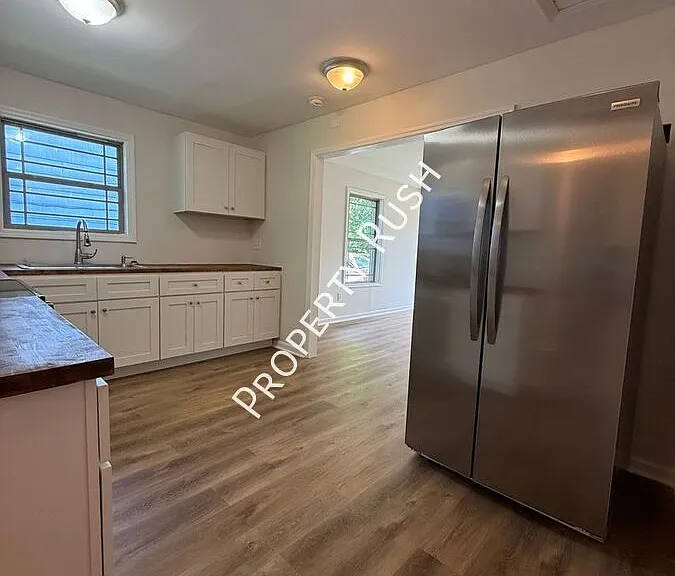 1718 Portland St #B — Photo 5