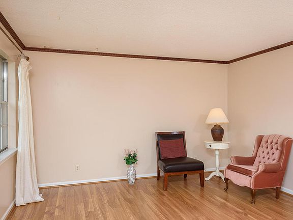 3rd image of 4214 Davis Ln