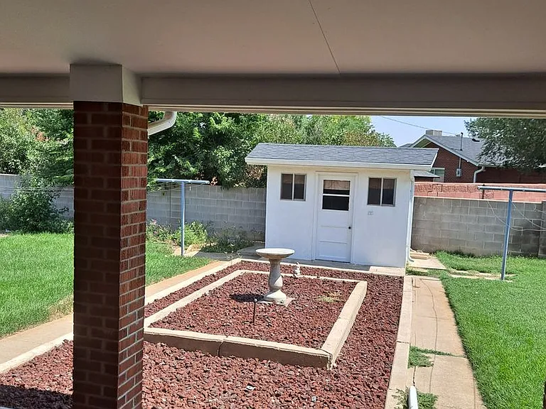 1626-1628 Hollywood Dr — Photo 13