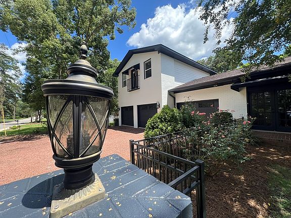 5th image of 311 Junius St