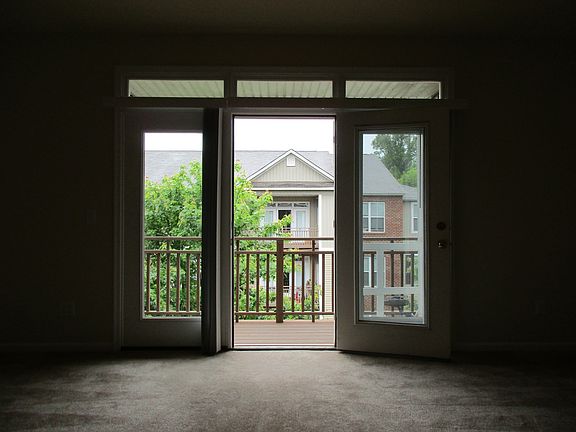 4th image of 655 Woodbrook Dr APT 401