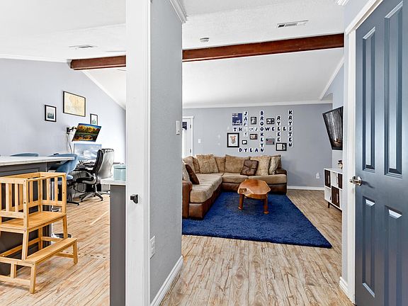 5th image of 119 Wood Manor Ln