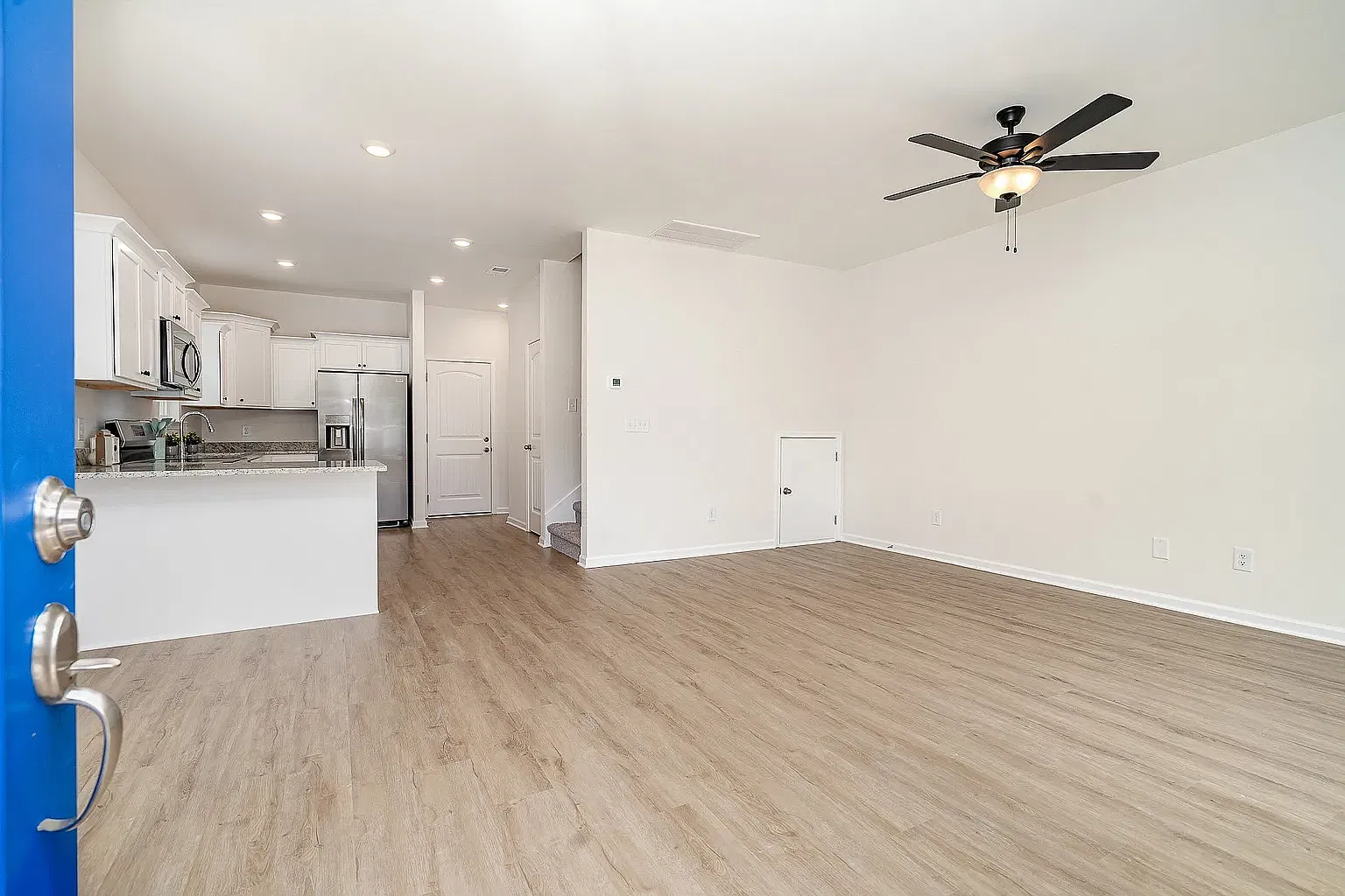 4 bed, 2.5 bath, 1624 sqft, $2,200 — Photo 2