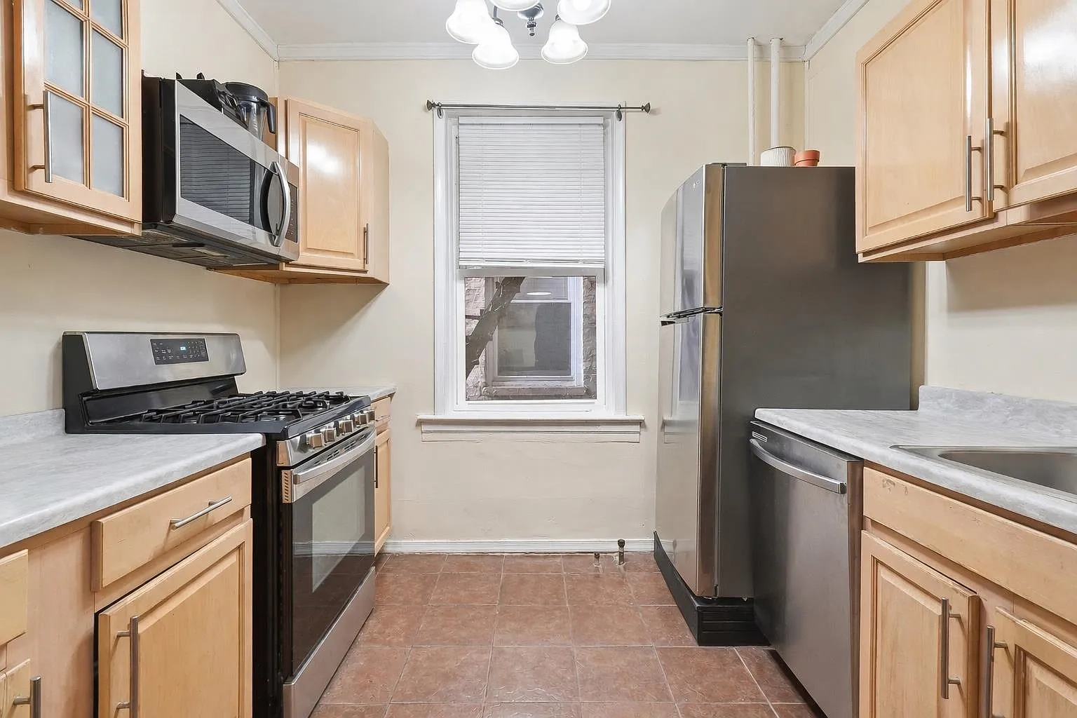 1 bed, 1.0 bath, $1,900 — Photo 2