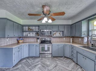 2225 W Country Club Rd, Chickasha, OK 73018