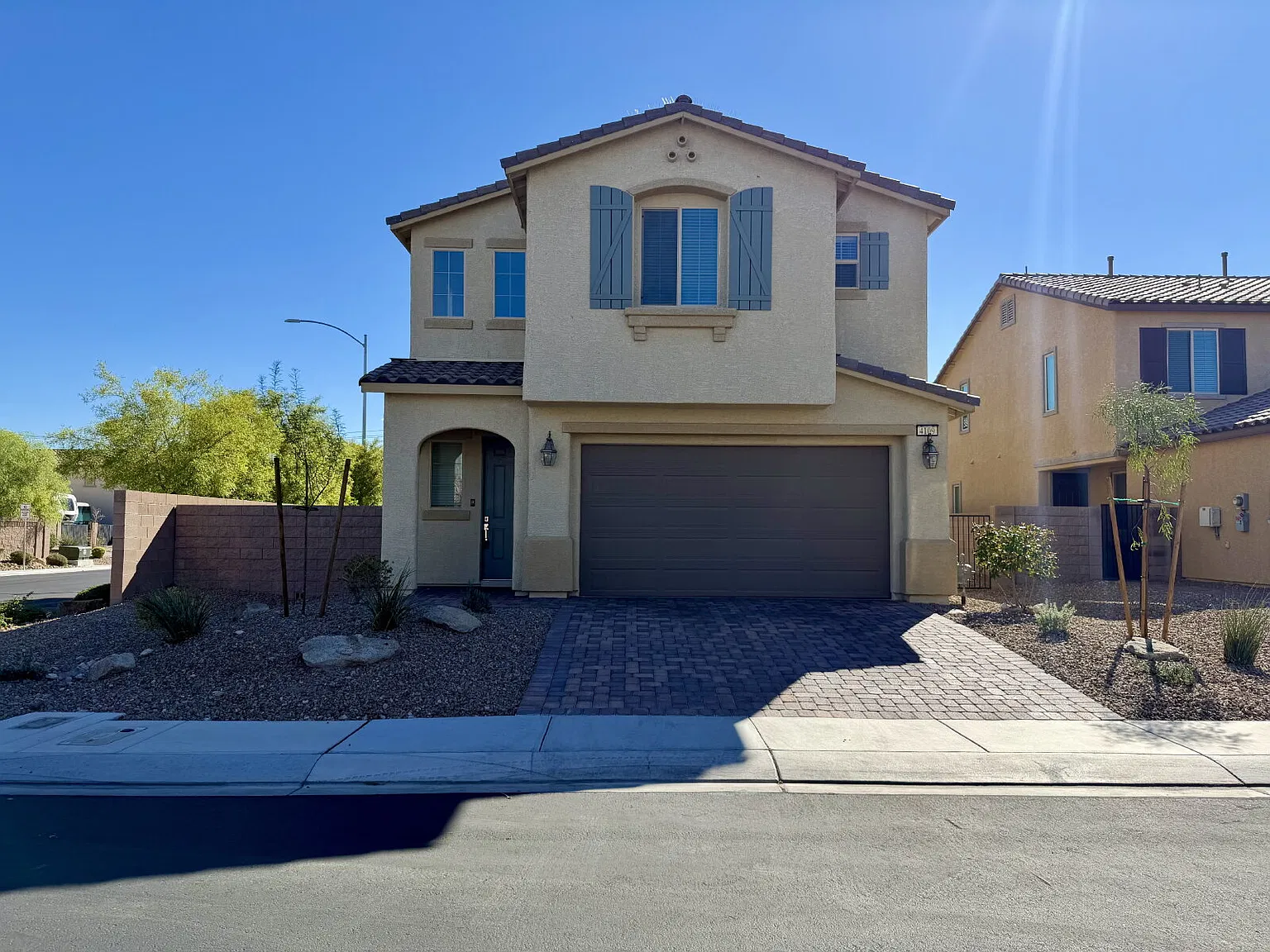 3 bed, 3.0 bath, 2185 sqft, $2,150 — Photo 2