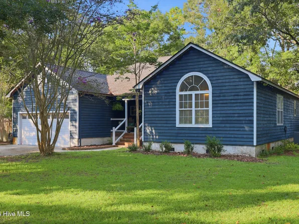 416 Masters Lane, Hampstead, NC 28443