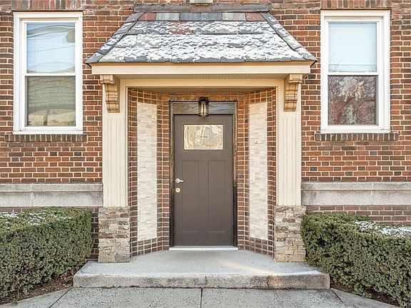 3rd image of 2 Lockwood Ave APT 1D