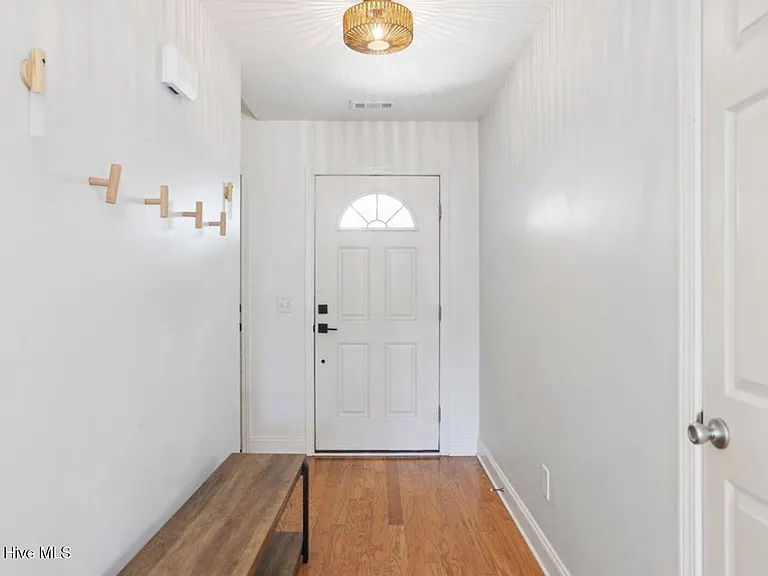 8637 Plantation Landing Dr — Photo 3