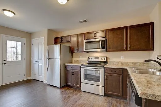 250 Fairview Ln #D — Photo 6