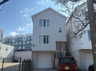 42 Van Buren St, Newark, NJ 07105