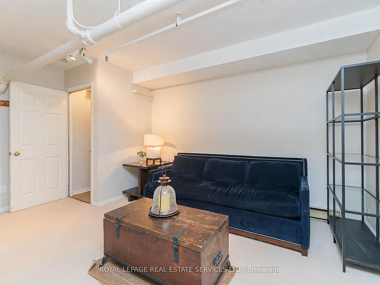 70 Shaftesbury Ave #4 — Photo 33