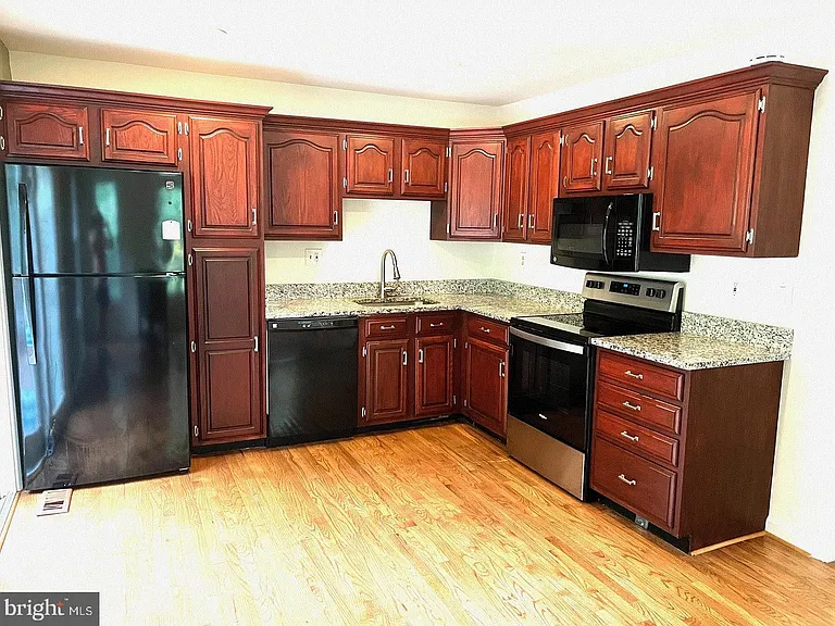 11951 Heathcote Ct — Photo 6