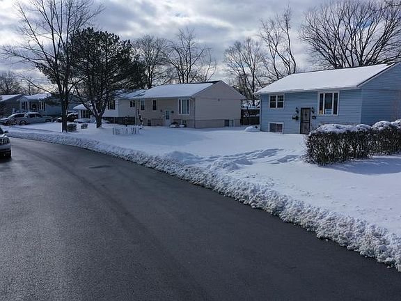 4th image of 100 N Pine Ln