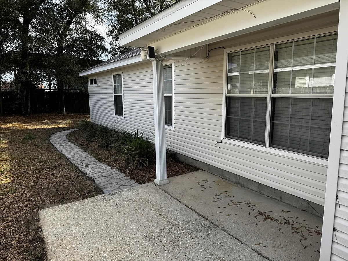 Building Photo - 9184 Arand Dr