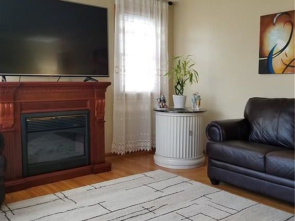 5th image of 372 Tremaine Ave