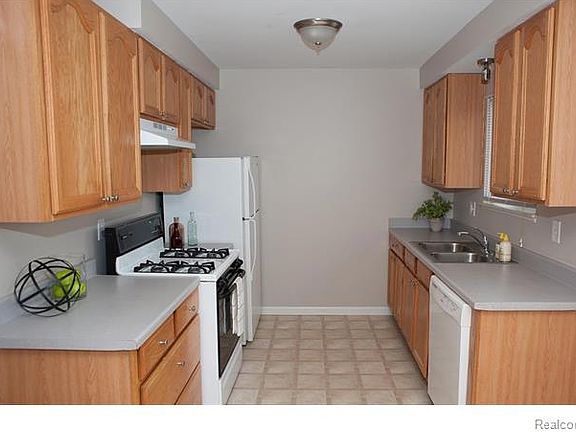 2nd image of 14135 Lyons St