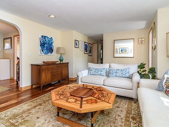 4th image of 48 Beacon St