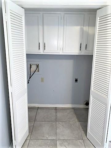 1st image of 2818 Camelot Ln