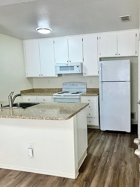 Cowell Terrace Apartments — Photo 4