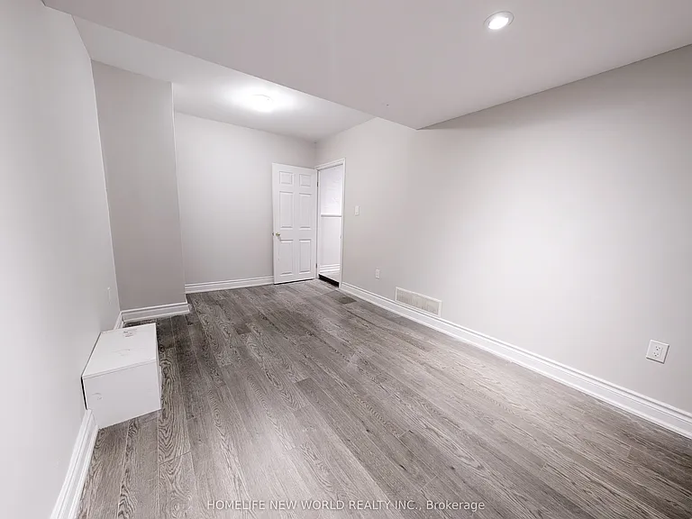 10 Dixon Ave #LOWER — Photo 12