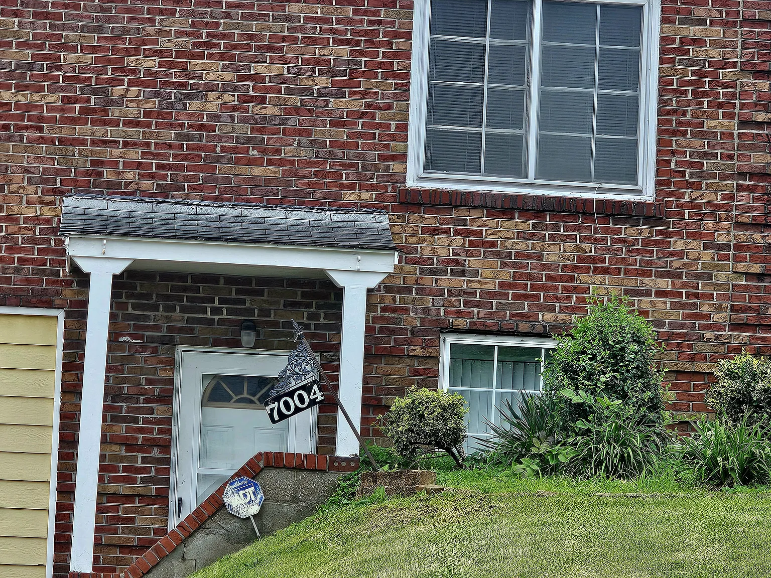 7004 Glenmore Avenue - A — Photo 2
