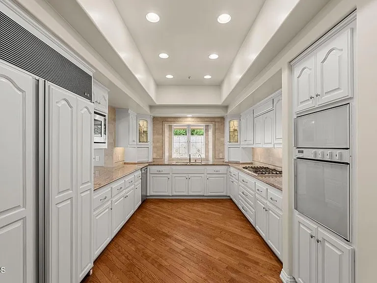 1401 Glen Oaks Blvd — Photo 16