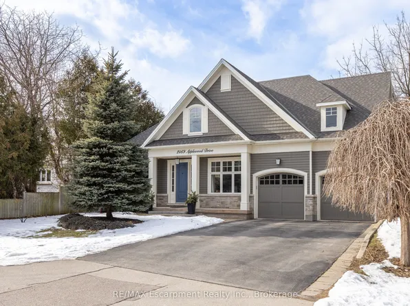 2469 Applewood Dr, Oakville, ON L6L 1V7