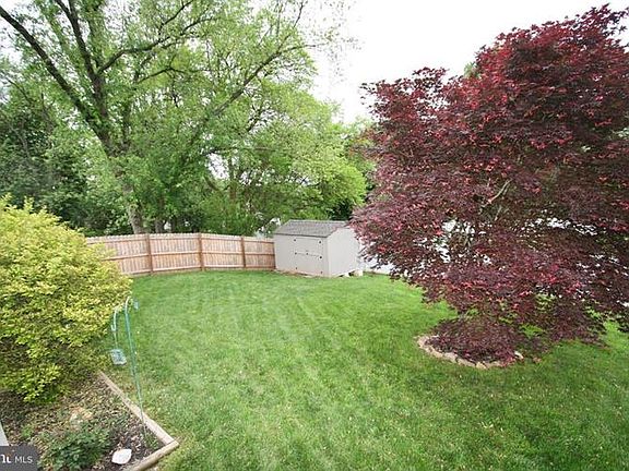3rd image of 115 Royal Oak Dr
