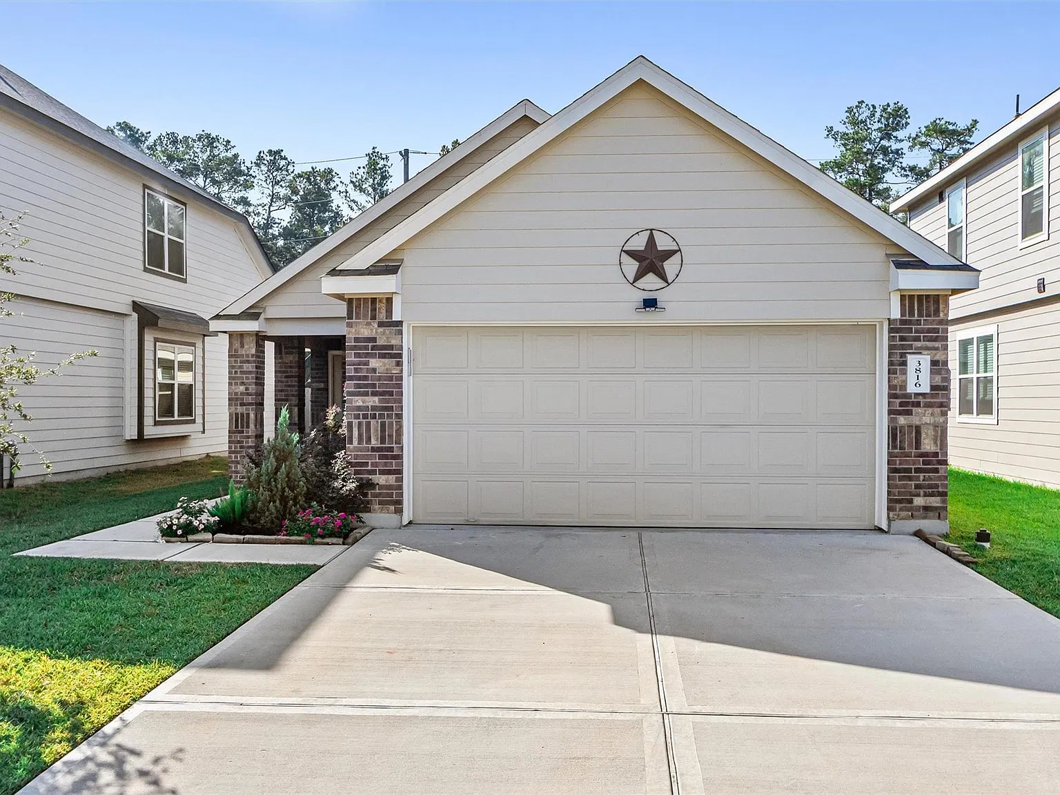 3 bed, 2.0 bath, 1418 sqft, $1,900 — Photo 1