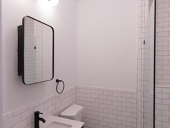 5th image of 207 Liberty St Floor 1