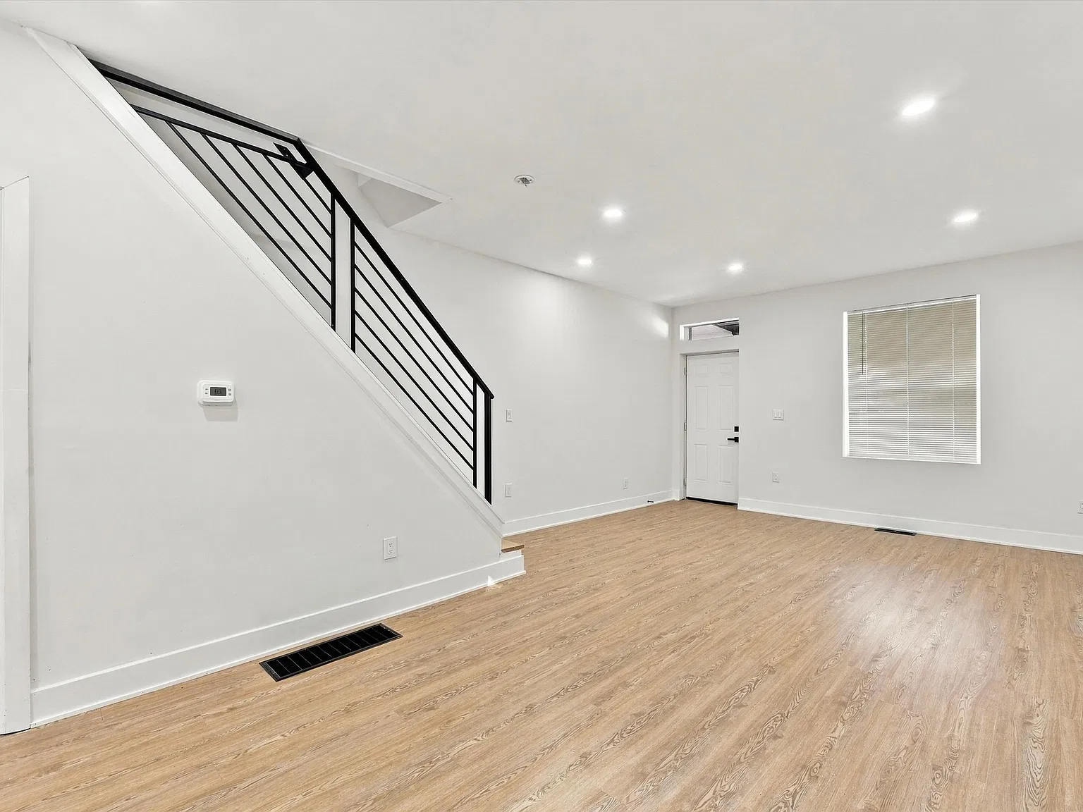 3 bed, 1377 sqft, $1,850 — Photo 2