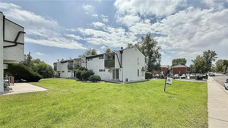 Elk Mountain Apartments